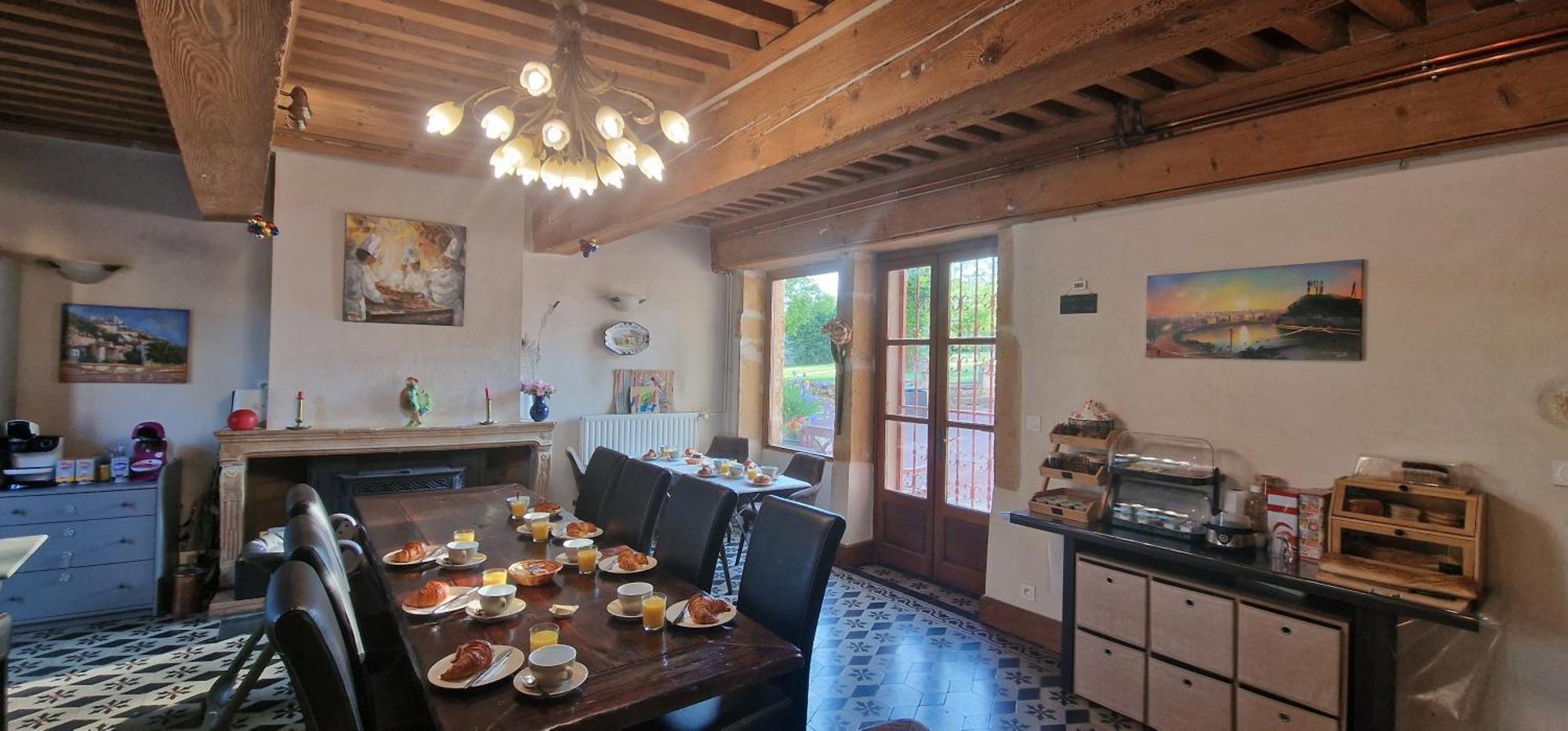 Le Relais Des Dames Bed & Breakfast Neuville sur Saone Bagian luar foto