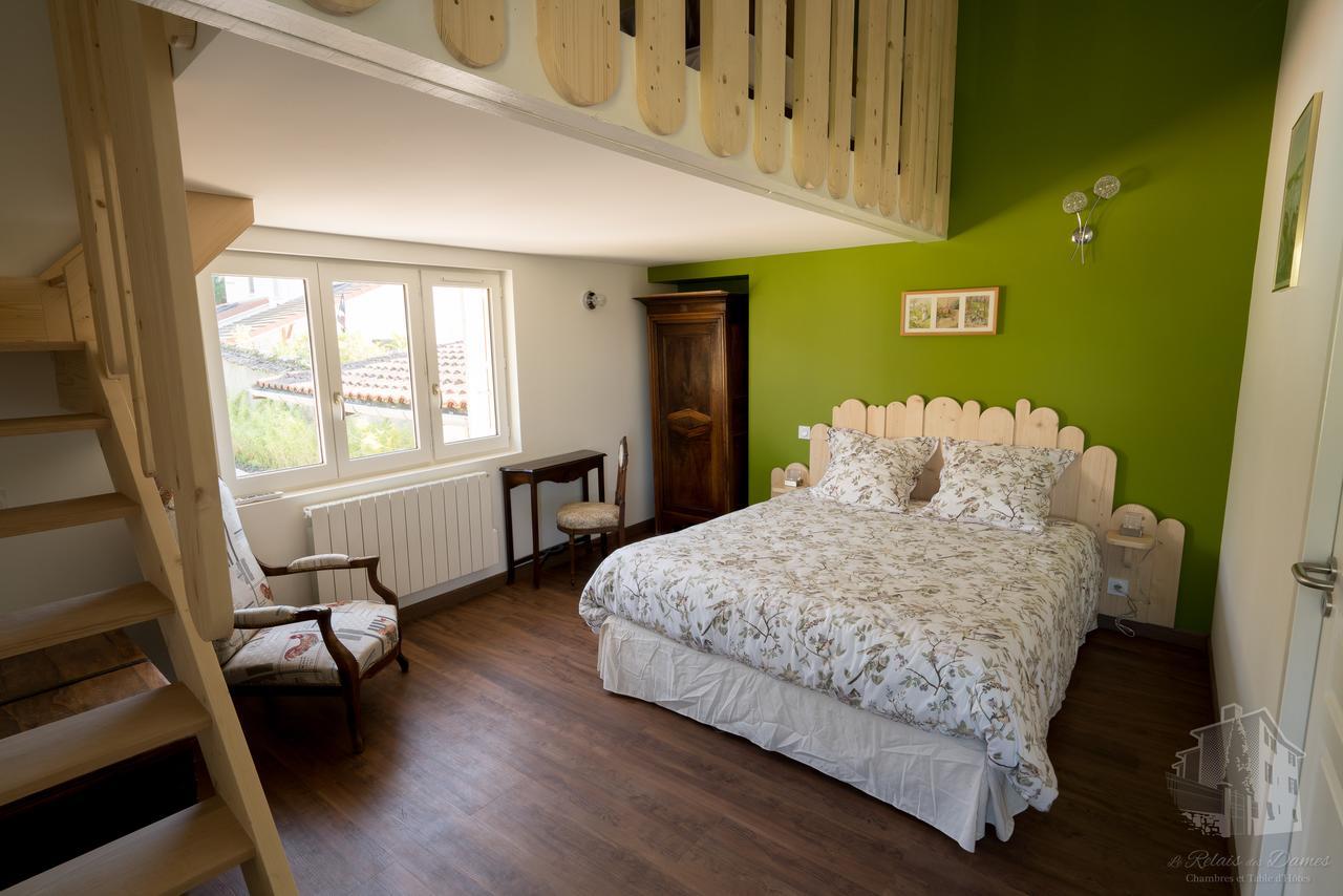 Le Relais Des Dames Bed & Breakfast Neuville sur Saone Bagian luar foto