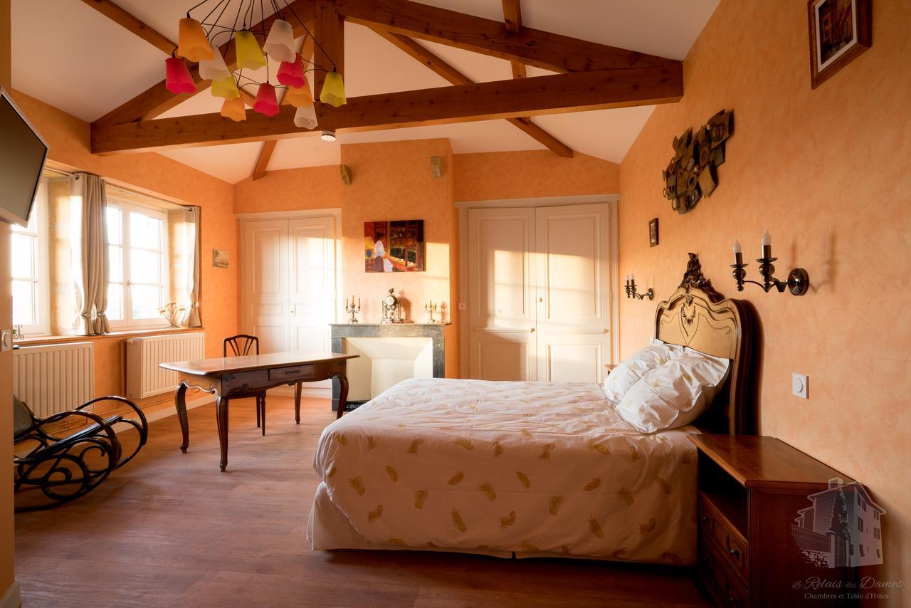 Le Relais Des Dames Bed & Breakfast Neuville sur Saone Bagian luar foto